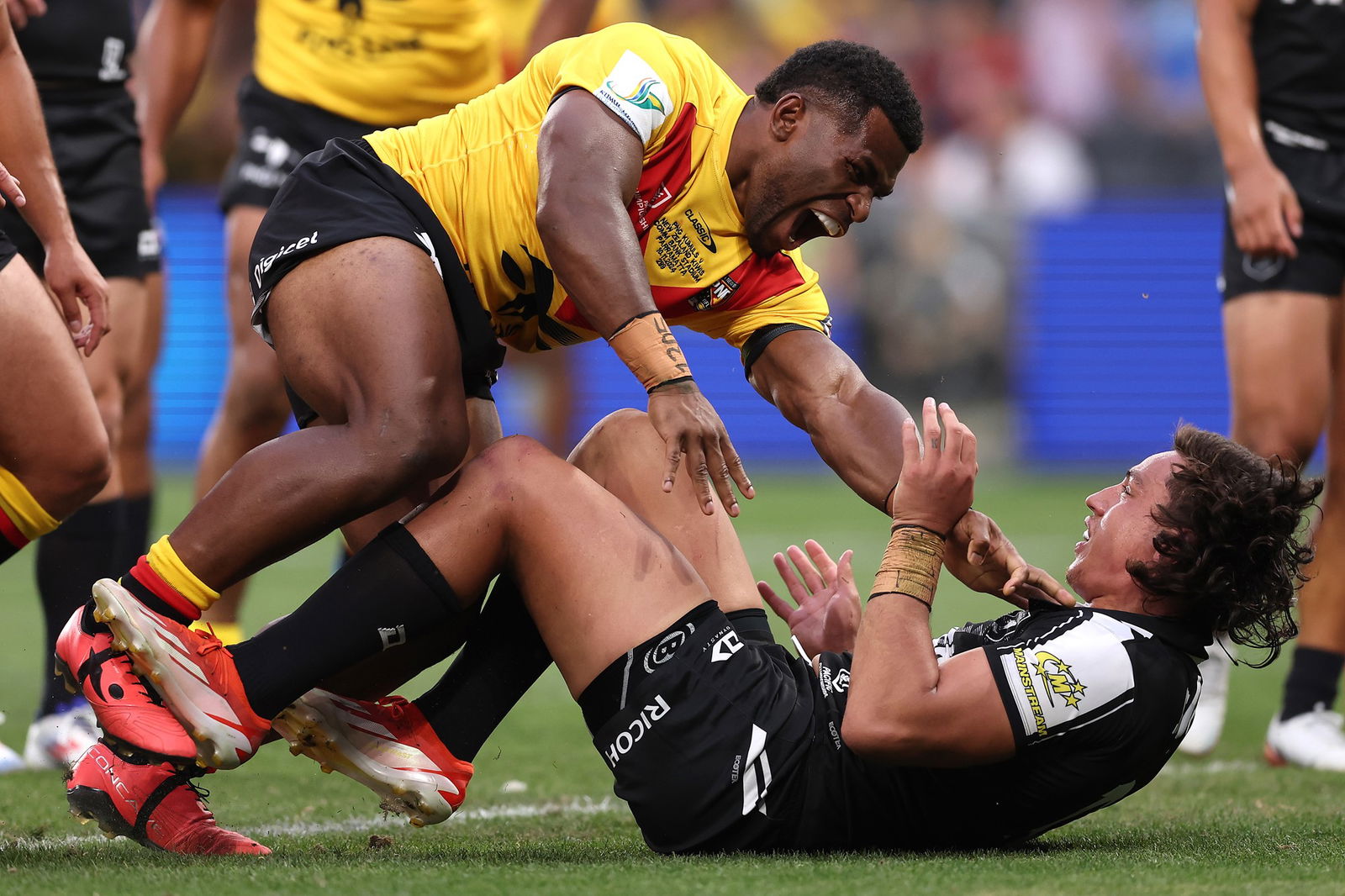 Sylvester Namo scores a try and shouts at Joe Tapine.