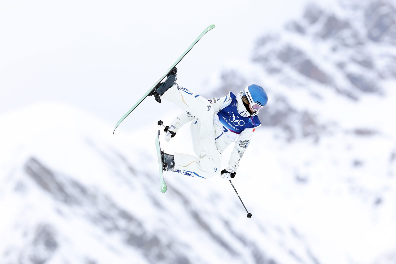 La estrella china Eileen Gu está en acción en la clasificación de Slopestyle el primer día de los Juegos Olímpicos de Invierno.