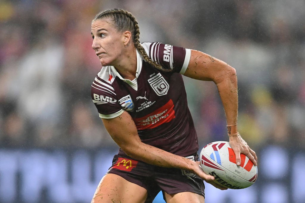 Ali Brigginshaw passes a football for the Queensland Maroons in Women's State of Origin III.