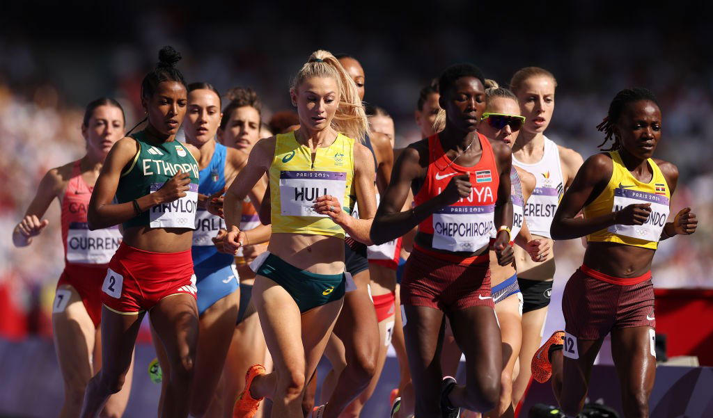 Jessica Hull in the middle of the pack in the women's 1,500m at the Paris Olympics.