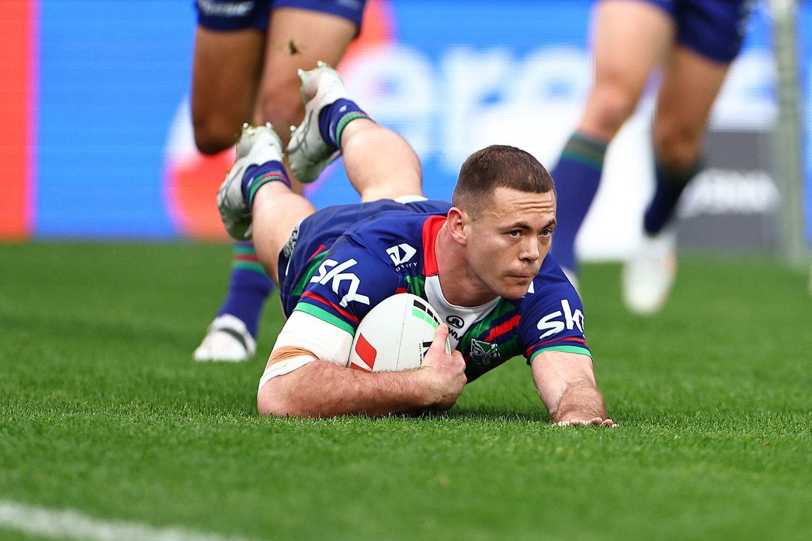 Rocco Berry scores for the NZ Warriors.