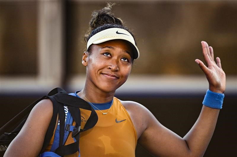 Naomi Osaka waves to the crowd