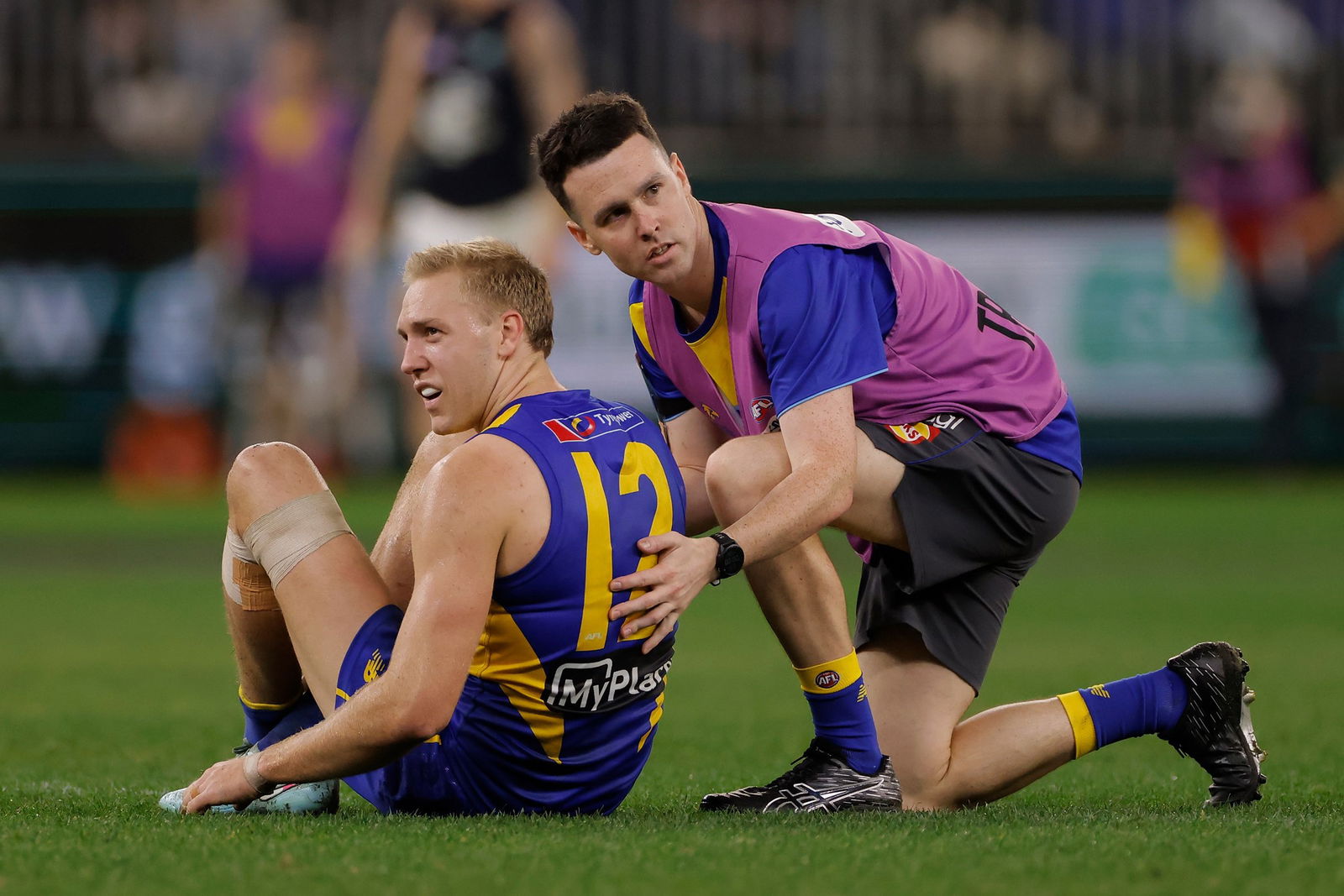 AFL spherical 15, Fremantle vs Essendon reside updates: Nat Fyfe begins on the bottom towards Bombers at Perth Stadium 13 West Coast co-captain Oscar Allen has officially been ruled out for the remainder of the season.