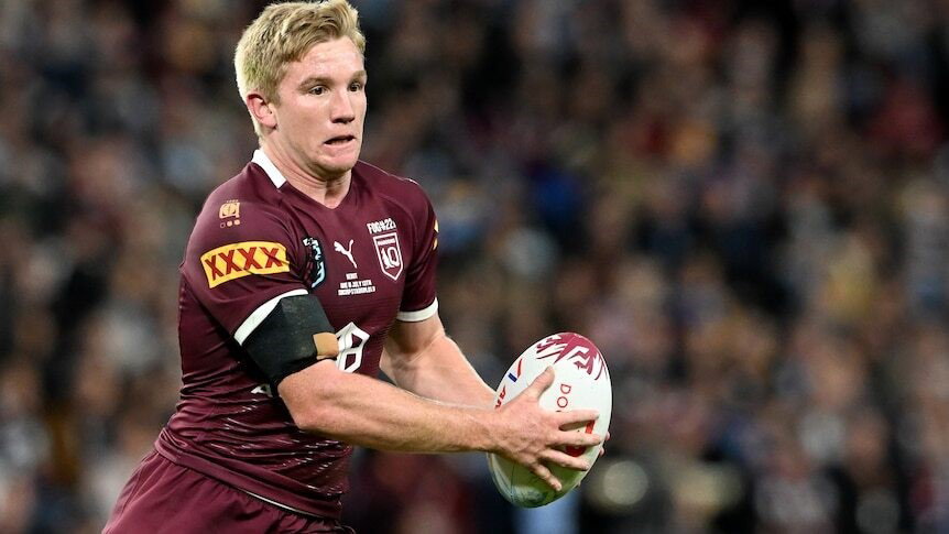 Tom Dearden runs with the ball for the Queensland Maroons in a State of Origin game.