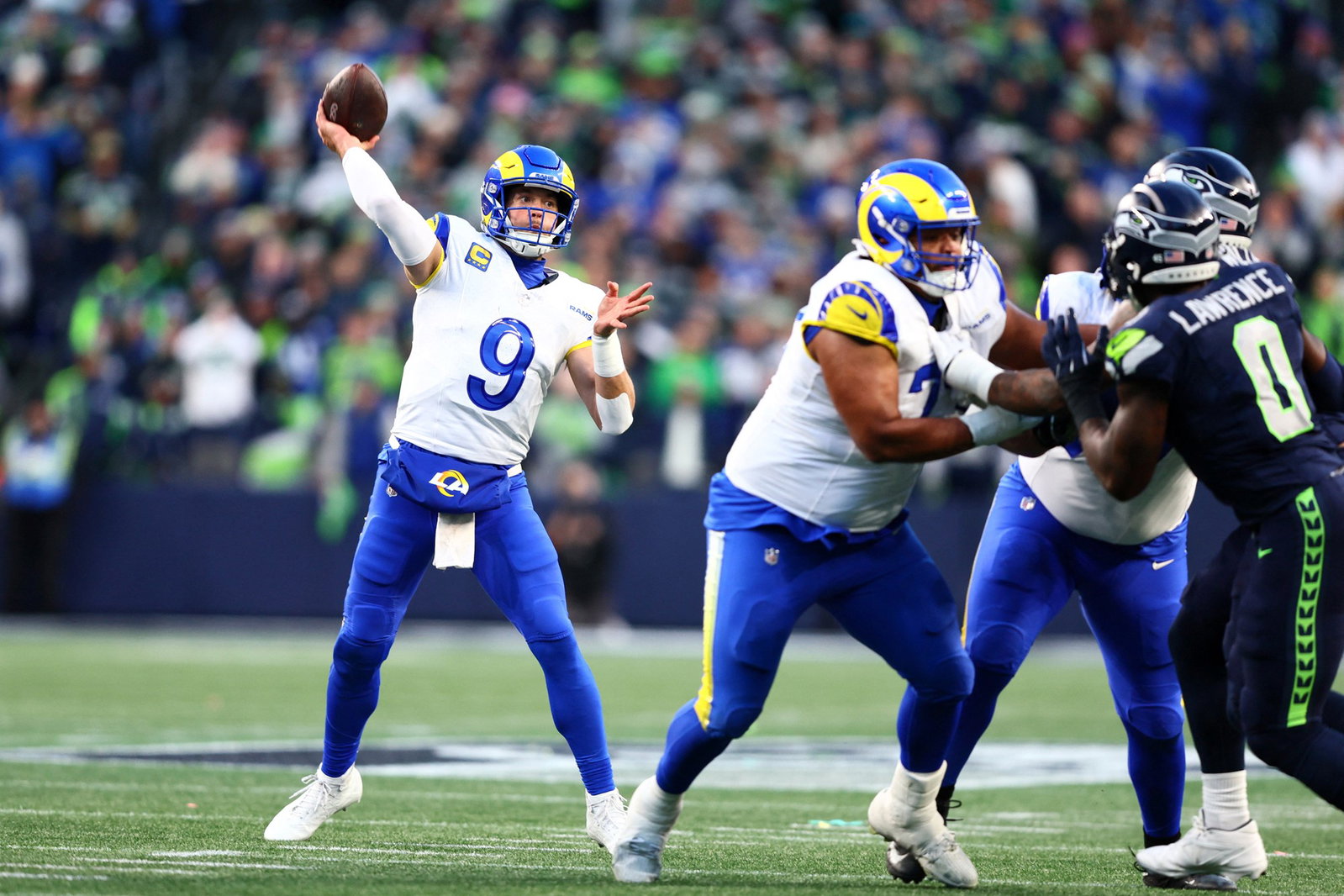 洛杉矶公羊队四分卫马修·斯塔福德 (Matthew Stafford) (9) 对阵西雅图海鹰队