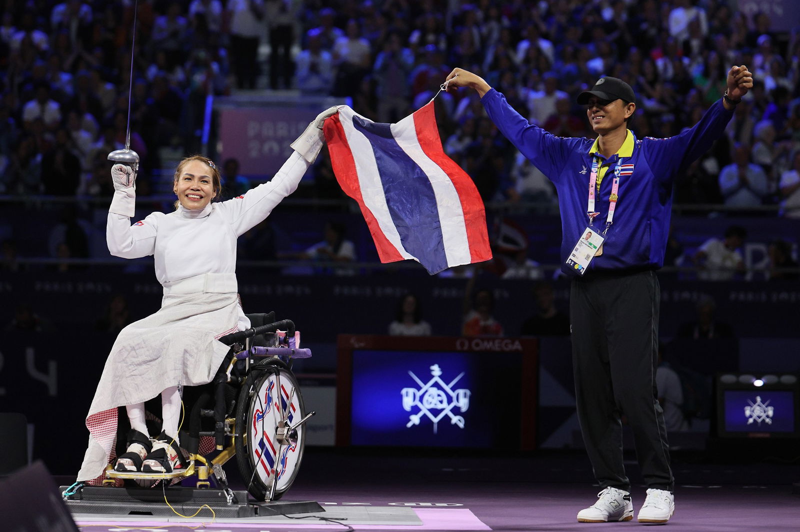 Sayunsee Jana of Team Thailand celebrates winning gold in the women's epee category B gold medal bout against China's Su Kang.