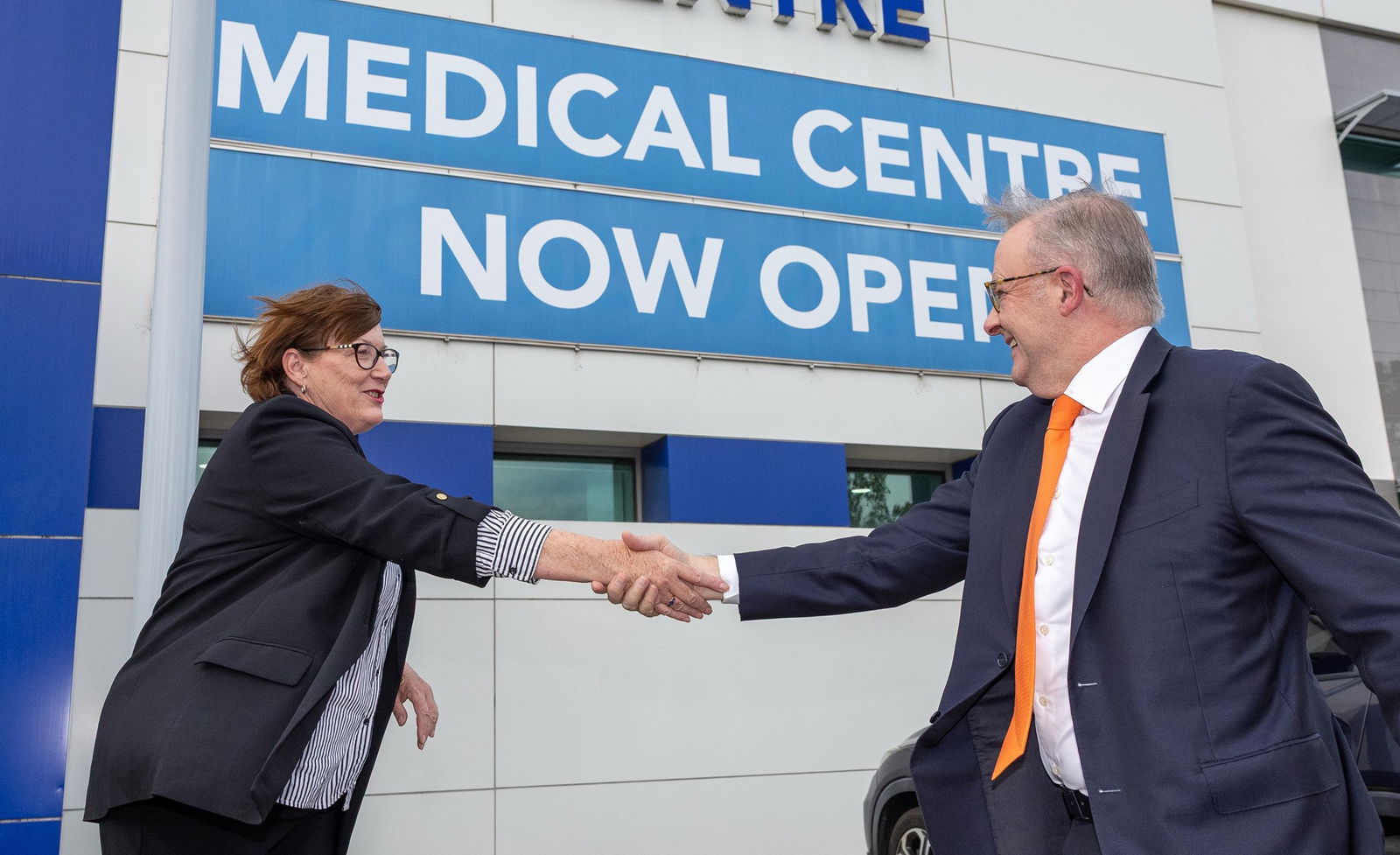 Anthony Albanese shakes hands with Jo Ryan.
