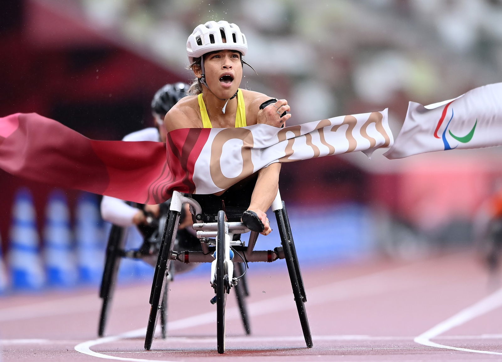 Madison de Rozario crossing finish line in Paris.