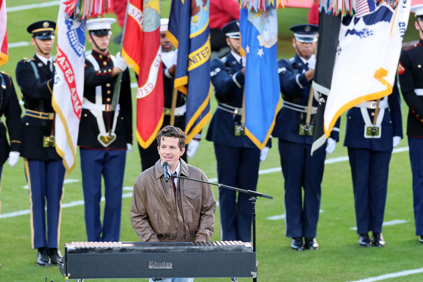 কীবোর্ডে সুপার বোল-এ চার্লি পুথ