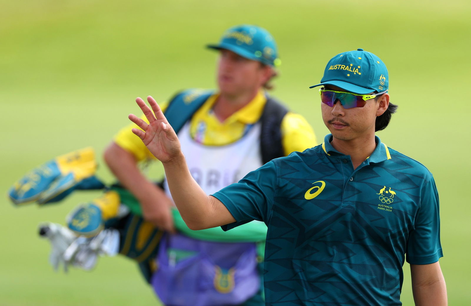Min Woo Lee of Team Australia acknowledges the crowd on the 18th green during Day Two