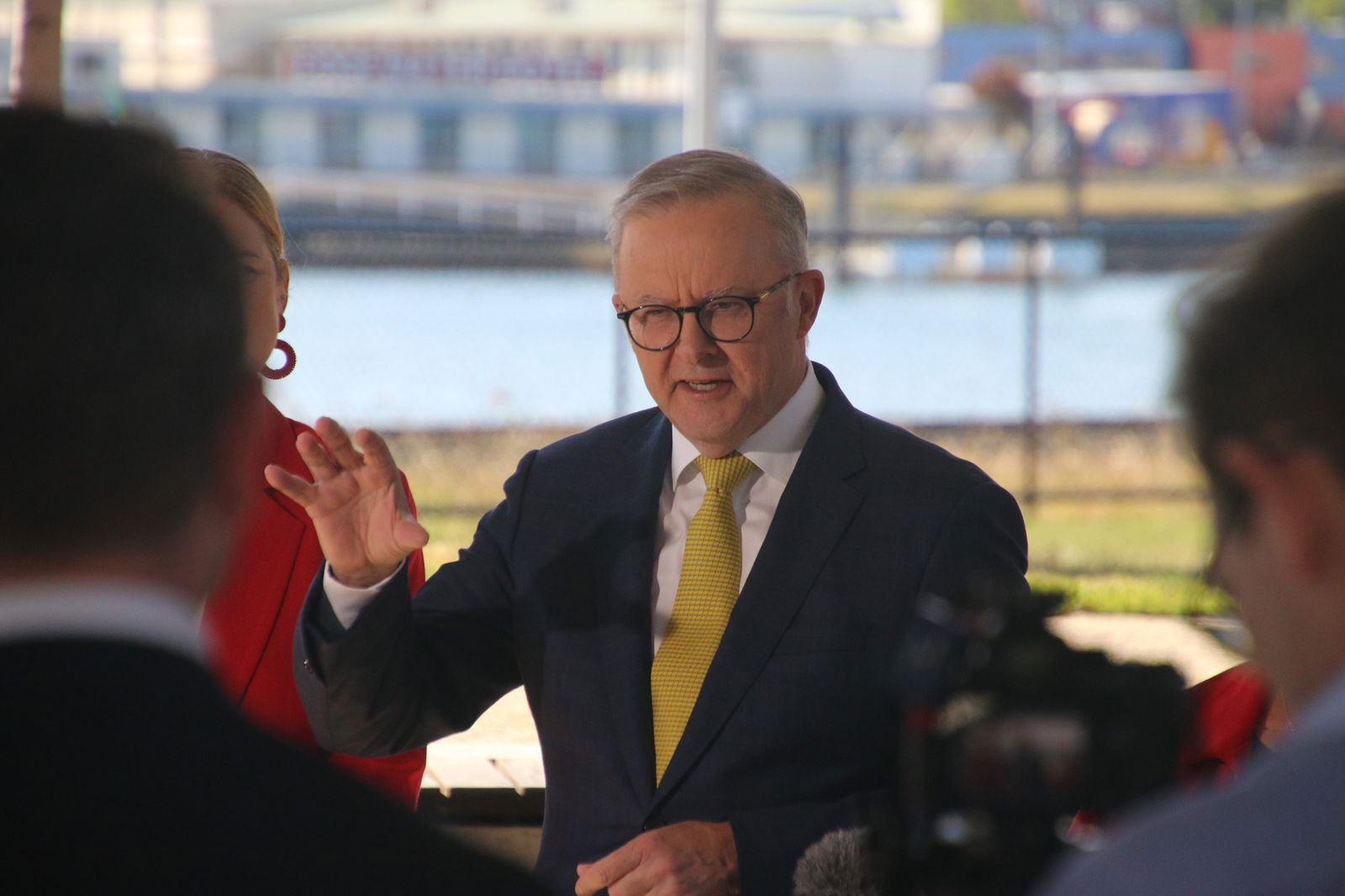 Anthony Albanese moves his hand 