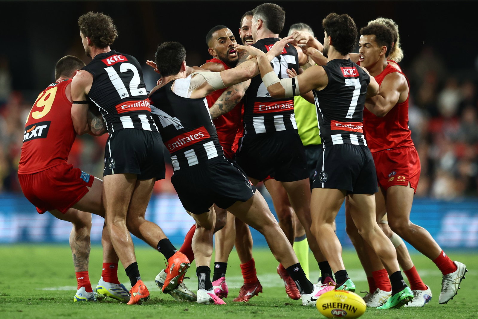  players grapple during the round 17 AFL match between Gold Coast Suns and Collingwood Magpies at Carrara on July 04, 2026, in Gold Coast, Australia.