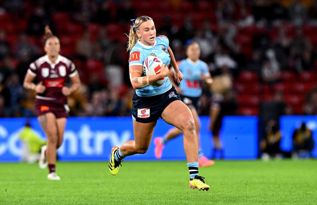 Jaime Chapman runs with the ball for the NSW Sky Blues in Women's State of Origin.