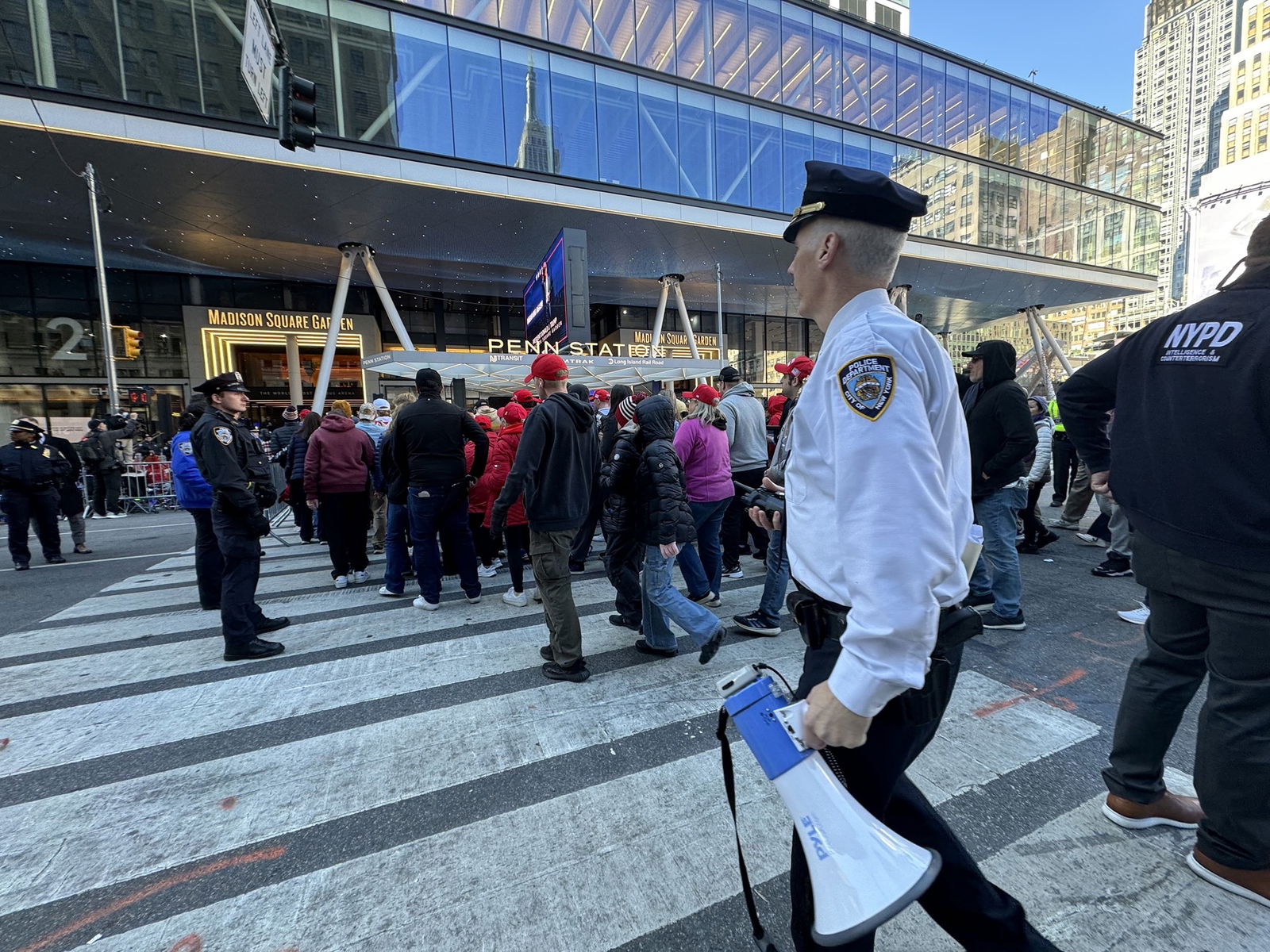 Trump supporters flood into to Madison Square Garden as police watch on