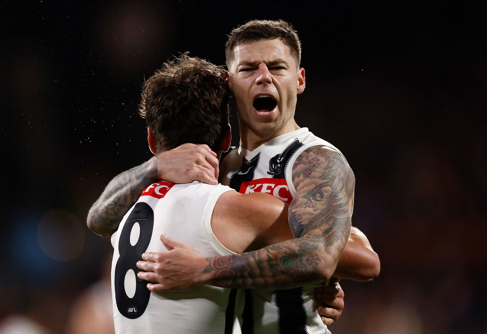 Jamie Elliott kicked four goals as Collingwood recorded a 24-point win to reach the preliminary final.