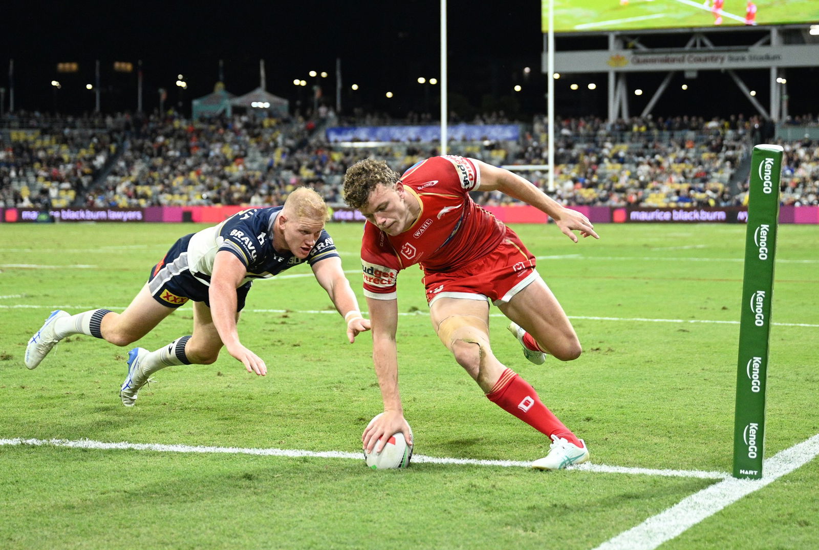 Jack Bostock scores a try