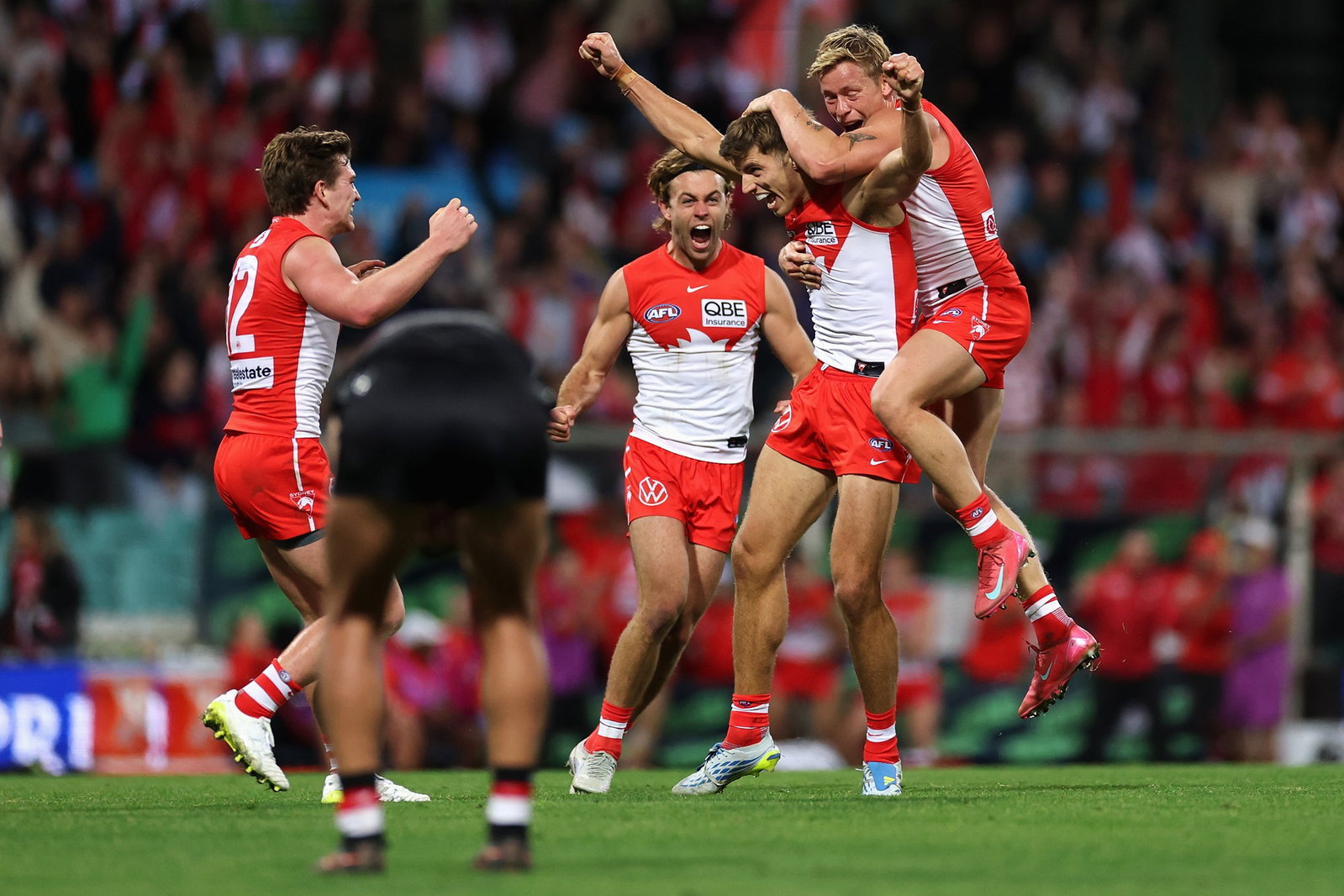 Jai Serong of the Swans celebrates kicking the winning goal during the round 13 AFL match between Sydney Swans and St Kilda Saints at Sydney Cricket Ground, on June 07, 2026, in Sydney, Australia.