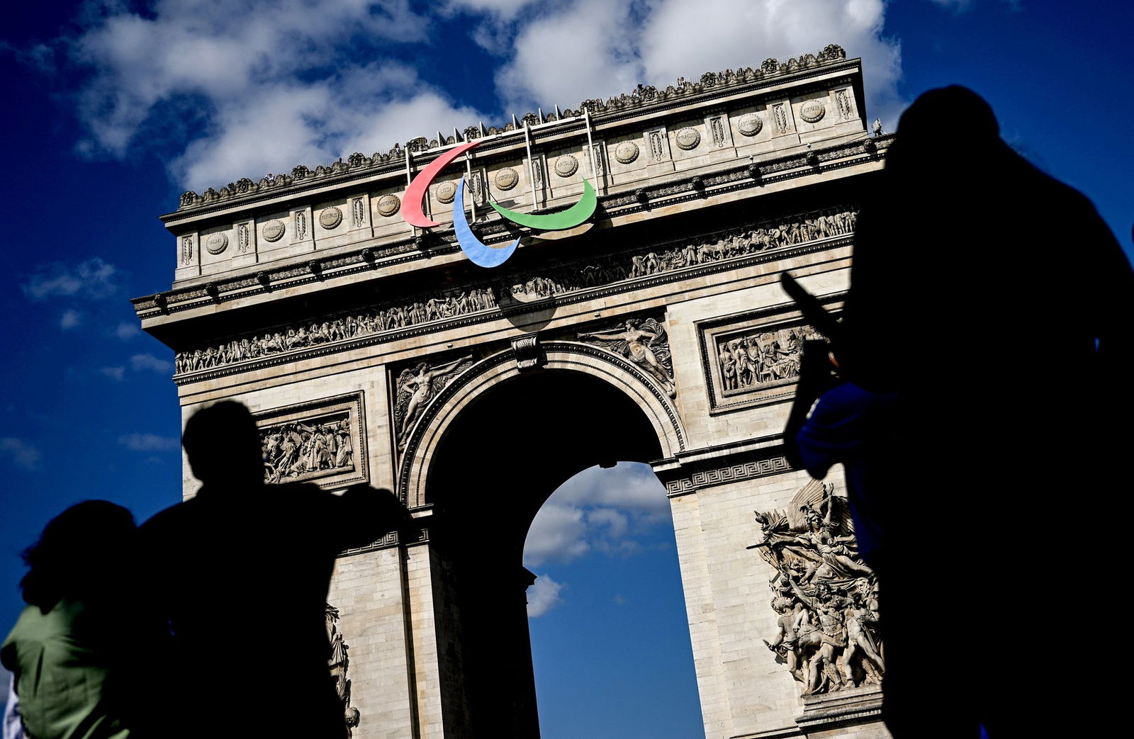 The Paralympic Agitos logo on the Arc de Triomphe in Paris