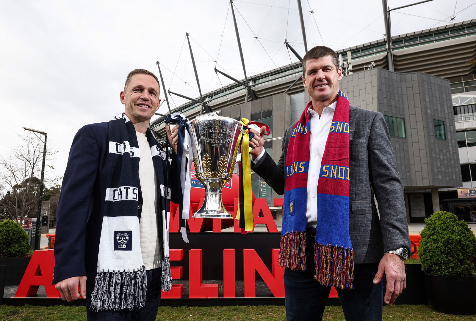 Eski Premiership oyuncuları Joel Selwood ve Jonathan Brown bu yılki Premiership Cup'ı MCG'nin dışında tutuyor.
