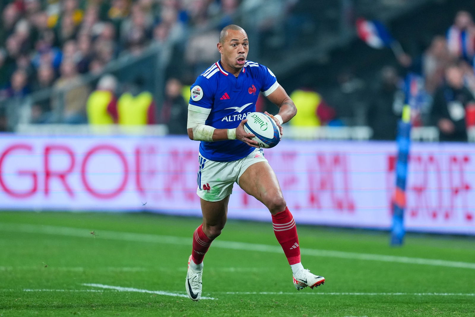 Gaël Fickou jogando pela França.