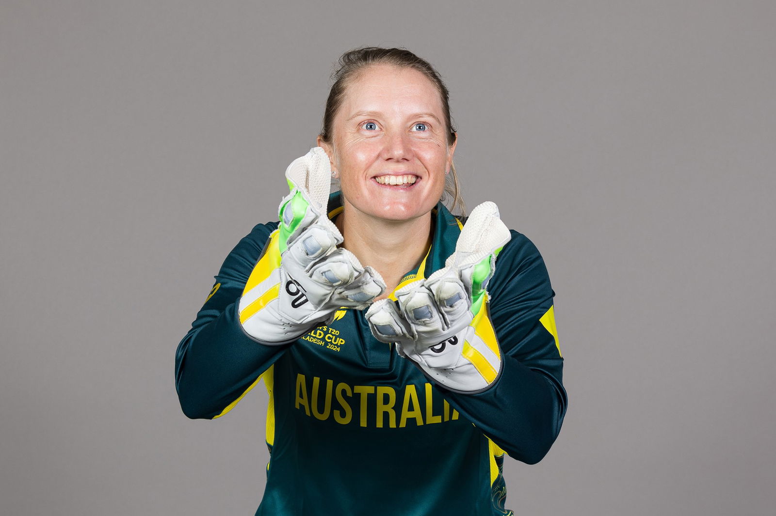 Alyssa Healy with keeping gloves on