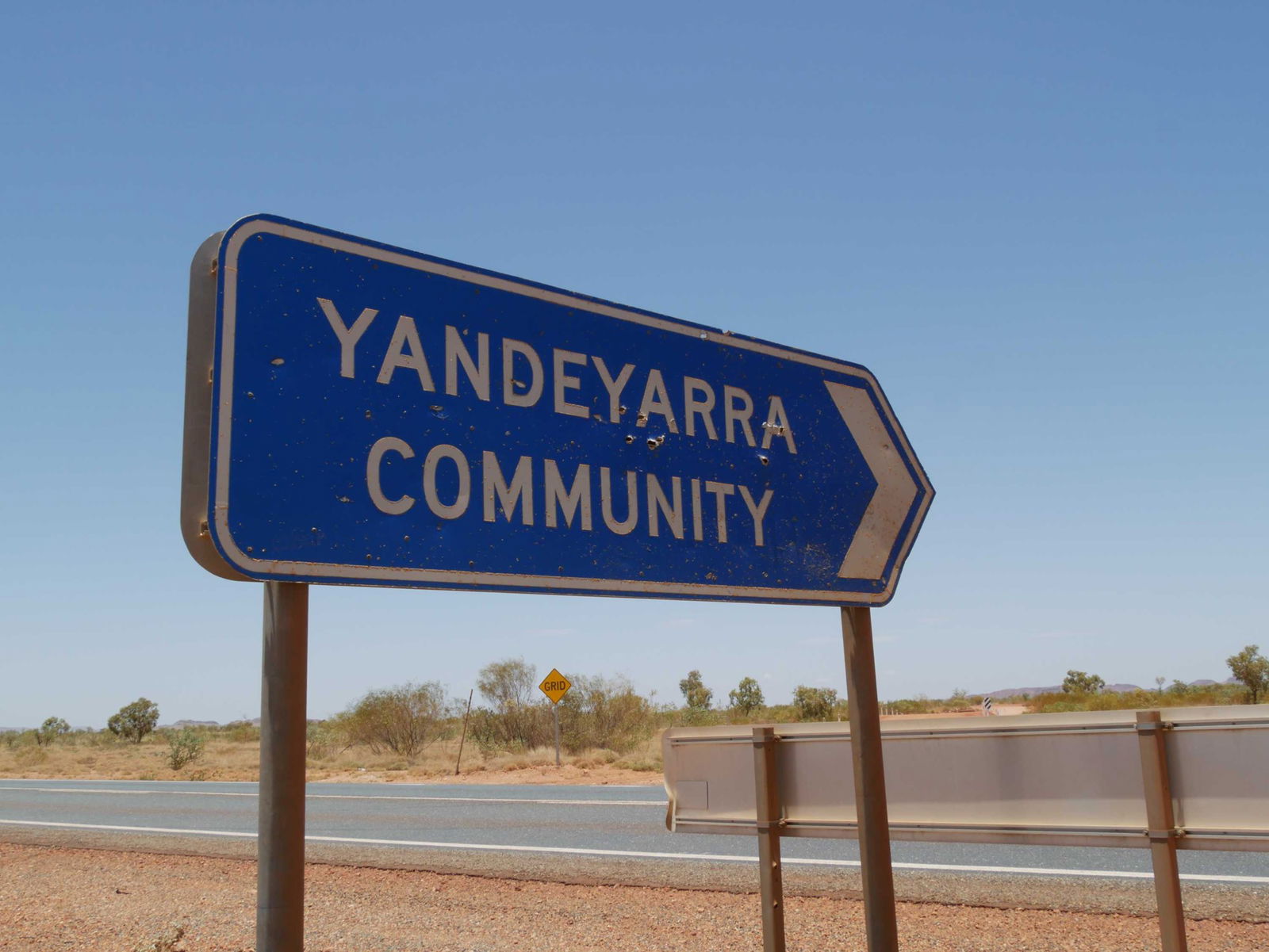 A sign to the Yandeyarra Community.