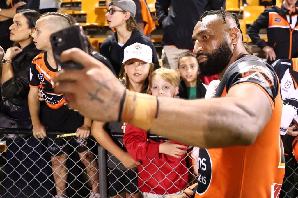Justin Olam takes a selfie with Wests Tigers fans.