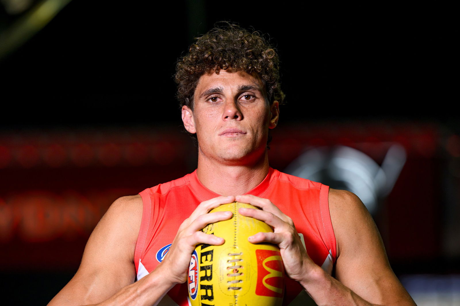 Charlie Curnow joga sua primeira partida oficial pelos Swans no início da temporada 2026 da AFL.