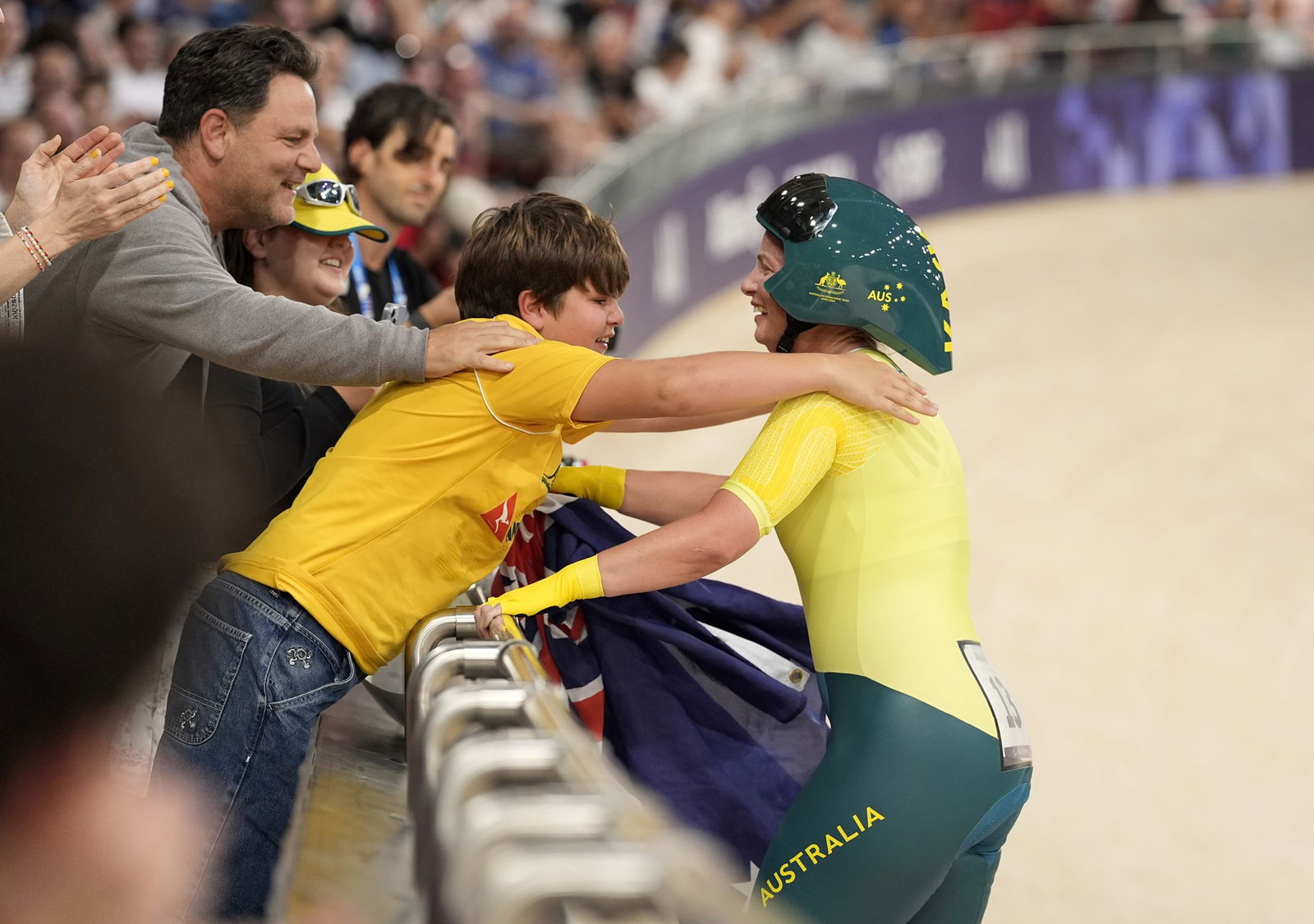 Australian cyclist Emily Petricola celebrates gold in the women's C4 3000m individual pursuit with family in Paris.