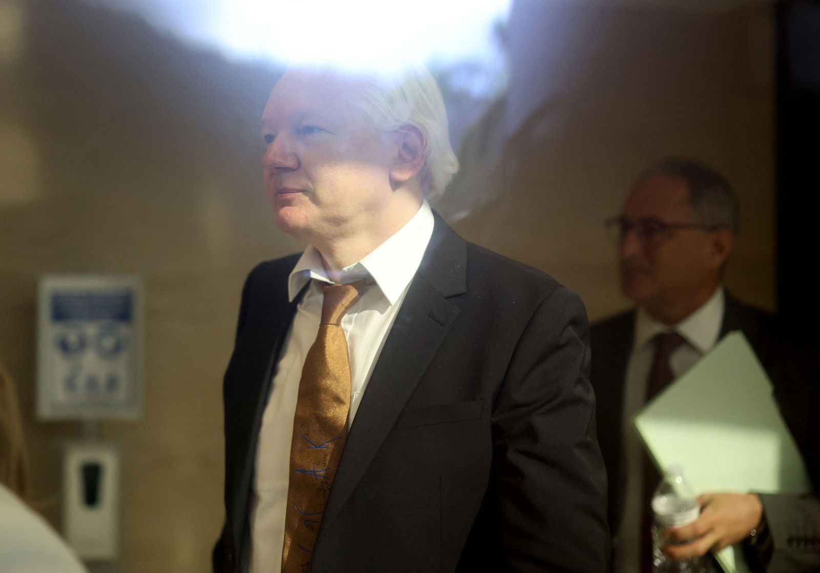 Julian Assange - Figure 2