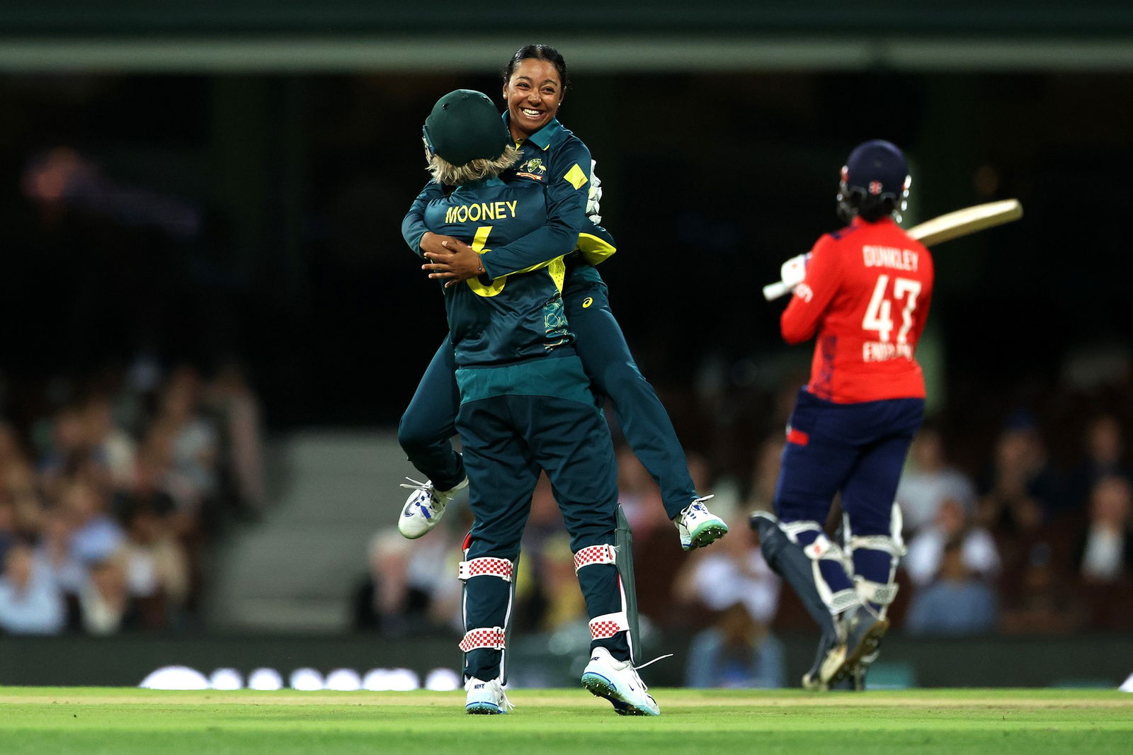 Alana King celebrates with Beth Mooney